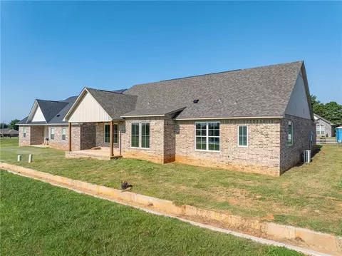 Exterior - 504 Waggoner Ln, Barling, AR 72923 photo 8 of 11