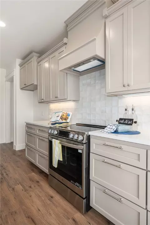 Kitchen - 504 Waggoner Ln, Barling, AR 72923 photo 3 of 4