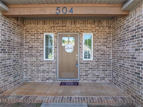 Exterior - 504 Waggoner Ln, Barling, AR 72923 photo 2 of 11