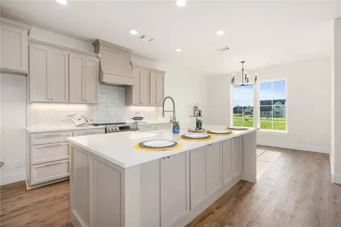 Kitchen - 504 Waggoner Ln, Barling, AR 72923 photo 2 of 4
