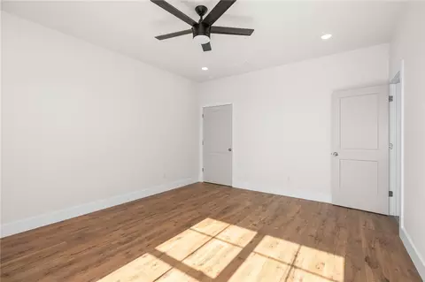 Bedroom - 504 Waggoner Ln, Barling, AR 72923 photo 3 of 9