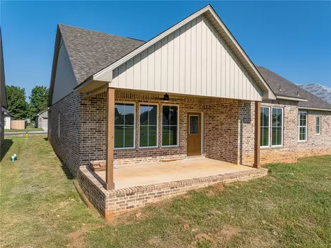 Exterior - 504 Waggoner Ln, Barling, AR 72923 photo 10 of 11