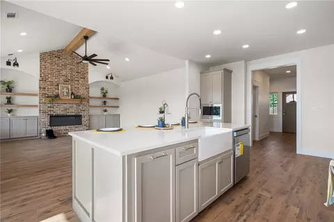 Kitchen - 504 Waggoner Ln, Barling, AR 72923 photo 4 of 4