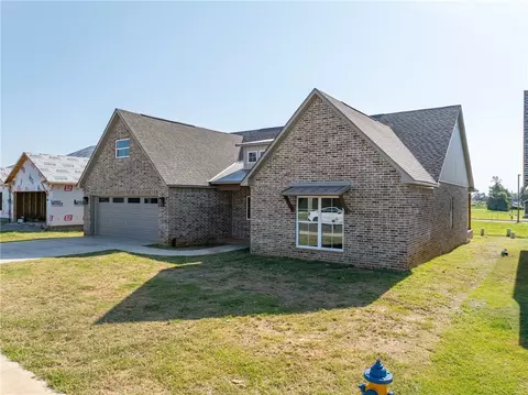 Exterior - 504 Waggoner Ln, Barling, AR 72923 photo 4 of 11