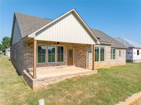 Exterior - 504 Waggoner Ln, Barling, AR 72923 photo 6 of 11