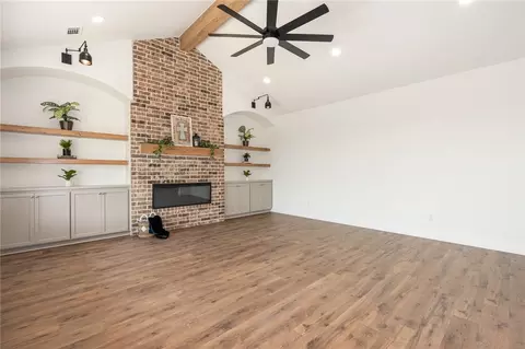 Living - 504 Waggoner Ln, Barling, AR 72923 photo 2 of 4