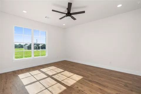 Bedroom - 504 Waggoner Ln, Barling, AR 72923 photo 4 of 9