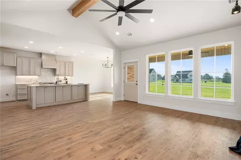 Living - 504 Waggoner Ln, Barling, AR 72923 photo 4 of 4