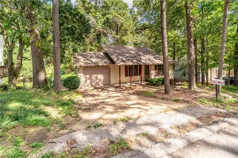 108 E Jay Ln, Eureka Springs, AR 72632