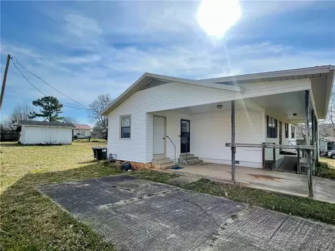 108 Cedar Hts, Huntsville, AR 72740