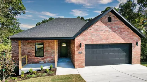 37 Roxburgh Dr, Bella Vista, AR 72715
