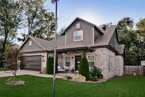 380 W Kinniburgh Dr, Farmington, AR 72730