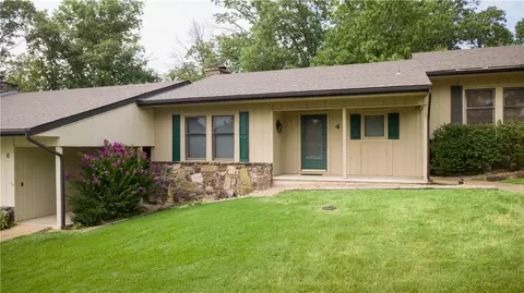 4 Connie Ln, Bella Vista, AR 72715