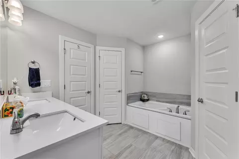 Bath - 4535 Leafield St, Springdale, AR 72764 photo 4 of 5