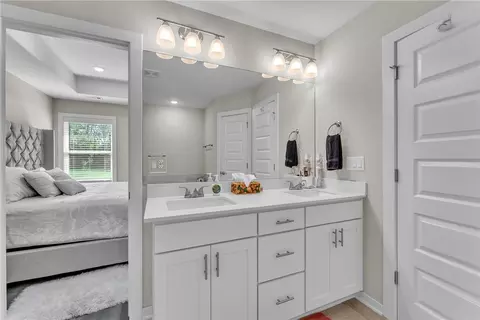 Bath - 4535 Leafield St, Springdale, AR 72764 photo 1 of 5