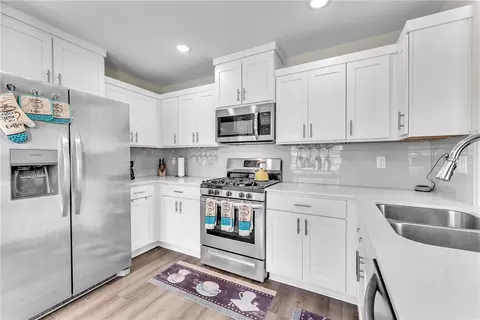 Kitchen - 4535 Leafield St, Springdale, AR 72764 photo 2 of 2