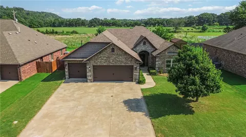 209 Pebble Beach Dr, Cave Springs, AR 72718
