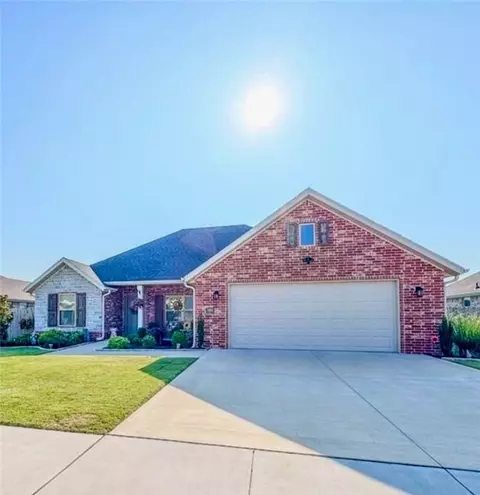 984 Sugar Pine St, Springdale, AR 72762