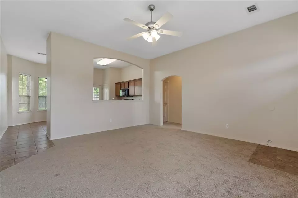 Living - 2624 Red Oak Dr, Van Buren, AR 72956 photo 3 of 4