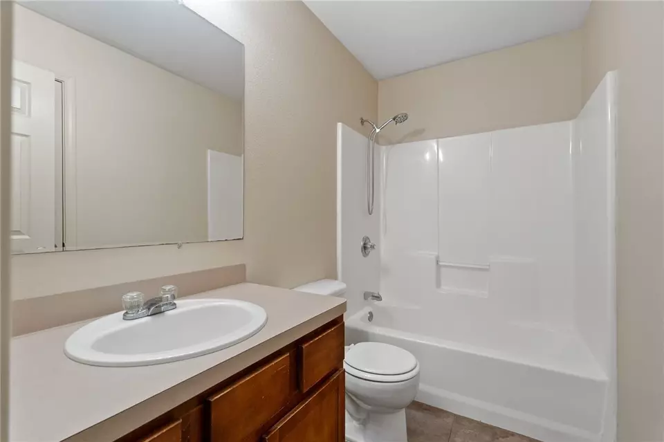 Bath - 2624 Red Oak Dr, Van Buren, AR 72956 photo 3 of 3