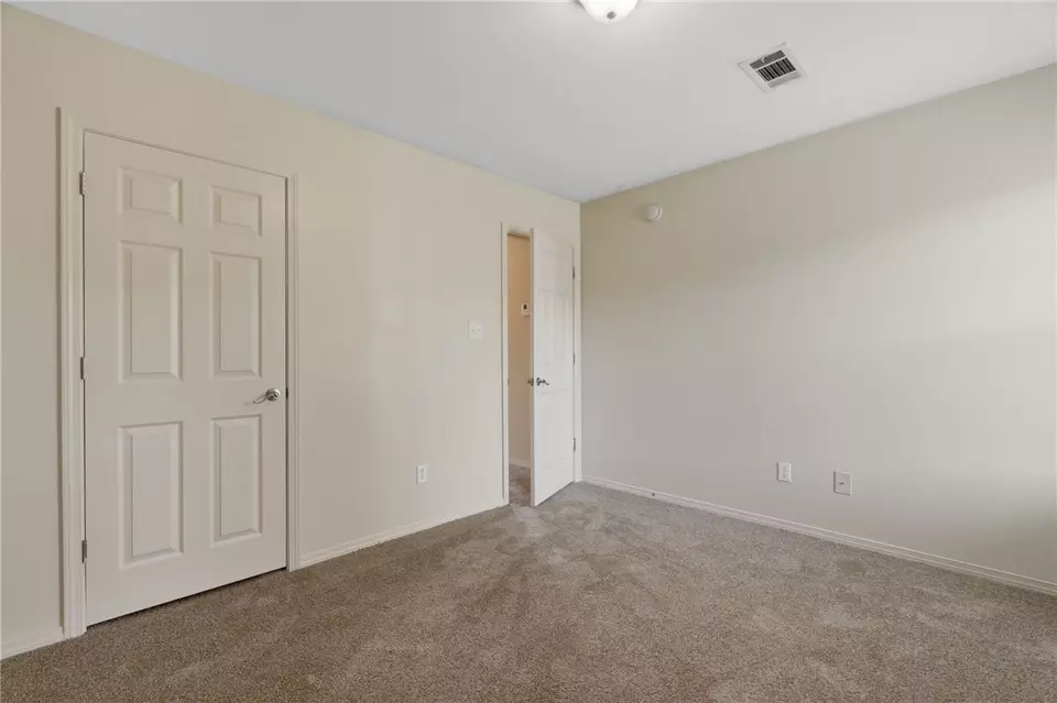 Bedroom - 2624 Red Oak Dr, Van Buren, AR 72956 photo 8 of 9