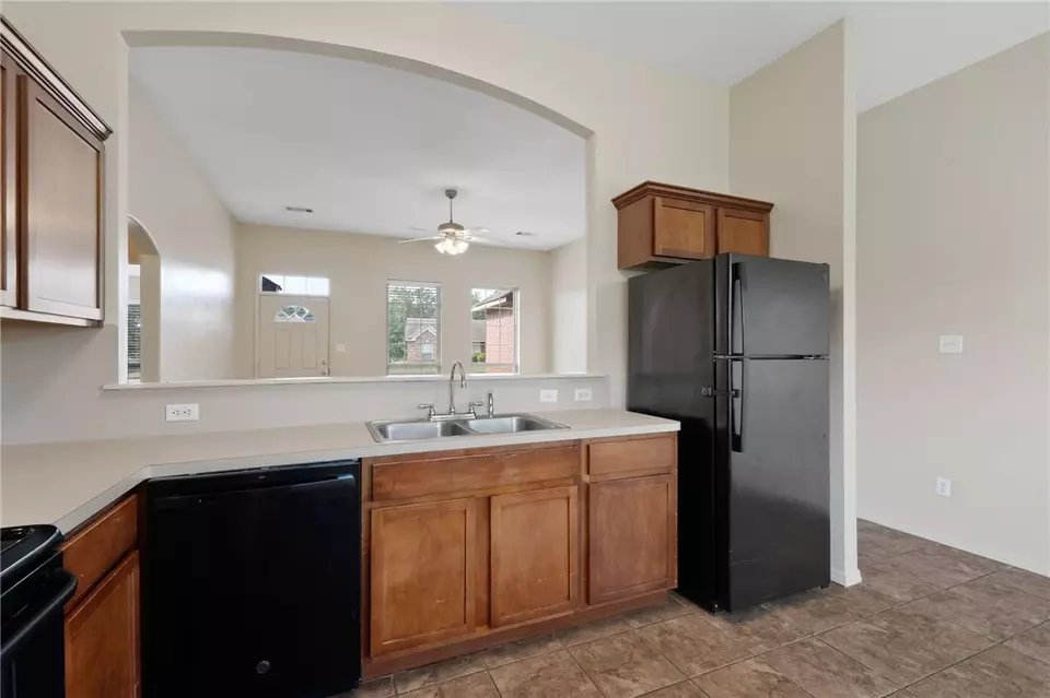 Kitchen - 2624 Red Oak Dr, Van Buren, AR 72956 photo 2 of 2