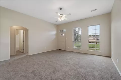 Living - 2624 Red Oak Dr, Van Buren, AR 72956 photo 1 of 4