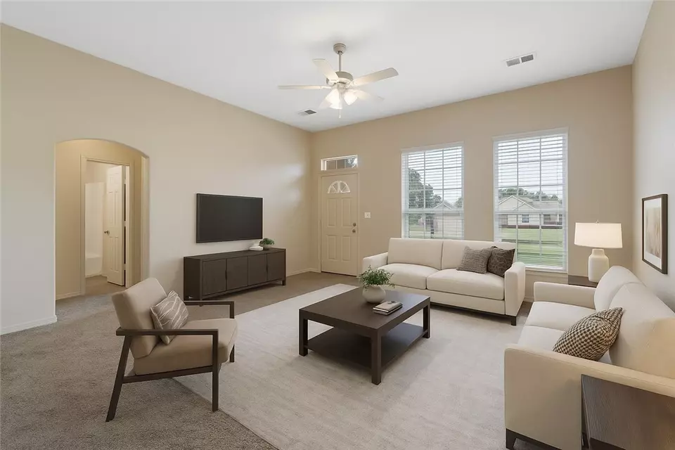 Living - 2624 Red Oak Dr, Van Buren, AR 72956 photo 4 of 4