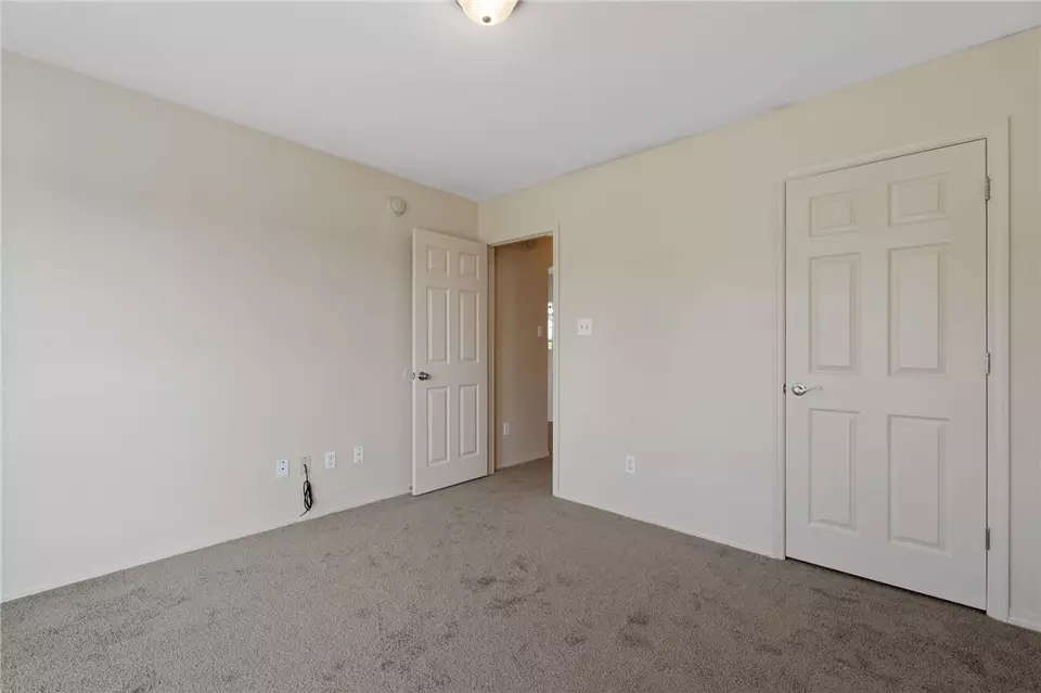 Bedroom - 2624 Red Oak Dr, Van Buren, AR 72956 photo 5 of 9
