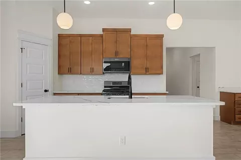 Kitchen - 230 Ryker Rdg, Centerton, AR 72719 photo 6 of 11