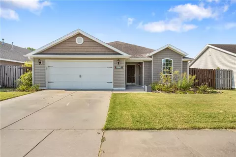 4487 W Serviceberry Dr, Fayetteville, AR 72704
