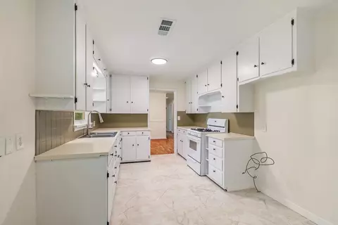 Kitchen - 301 Michael St, Springdale, AR 72764 photo 4 of 5