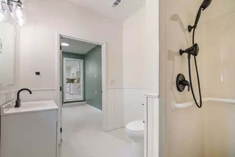Bath - 301 Michael St, Springdale, AR 72764 photo 5 of 5