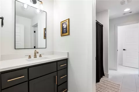 Bath - 5220 S Brookmere St, Rogers, AR 72758 photo 4 of 5