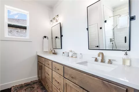 Bath - 5220 S Brookmere St, Rogers, AR 72758 photo 1 of 5