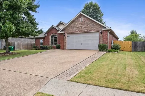1021 Walker St, Centerton, AR 72719