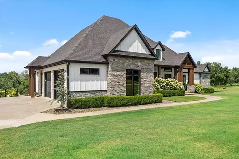 Exterior - 5888 E Sparkling Rd, Springdale, AR 72764 photo 5 of 13