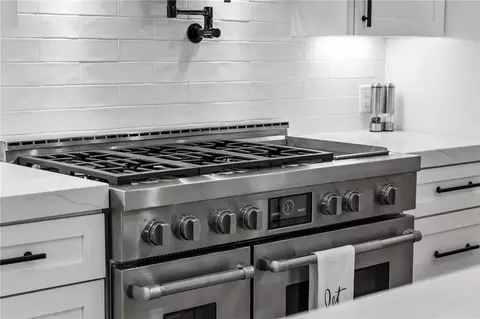Kitchen - 5888 E Sparkling Rd, Springdale, AR 72764 photo 6 of 8
