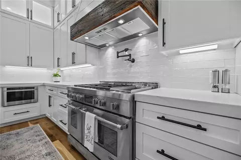 Kitchen - 5888 E Sparkling Rd, Springdale, AR 72764 photo 4 of 8