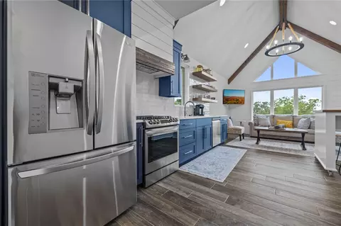 Kitchen - 5888 E Sparkling Rd, Springdale, AR 72764 photo 7 of 8