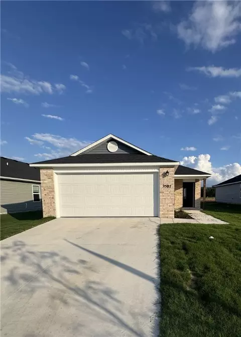 2587 E Meramec St, Fayetteville, AR 72701