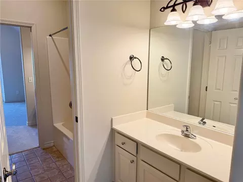 Bath - 5541 Blake Ln, Springdale, AR 72762 photo 3 of 3