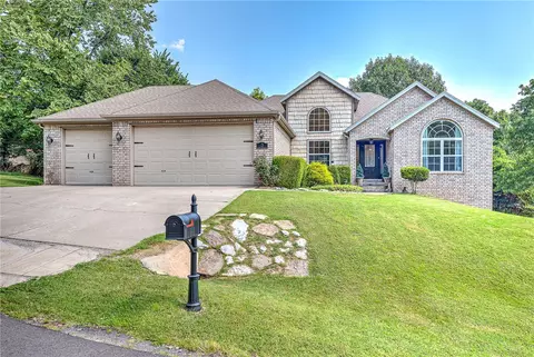 3 Rhonda Ln, Bella Vista, AR 72715
