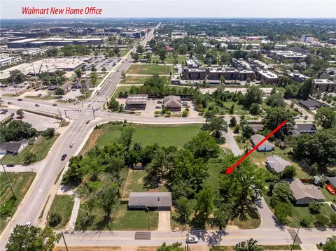 1002 NE 2nd St, Bentonville, AR 72712