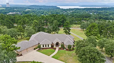 423 Parliament Ln, Russellville, AR 72812