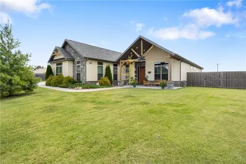 801 Flat Head Cv, Bentonville, AR 72712