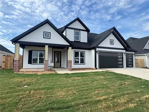 2719 Amaris Ave, Lowell, AR 72745