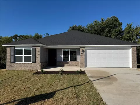 3705 N Carmine Dr, Siloam Springs, AR 72761