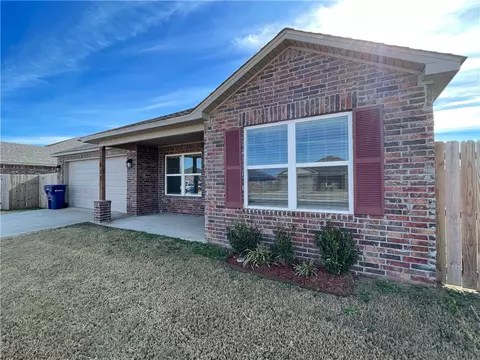 814 W Tanner Dr, Siloam Springs, AR 72761