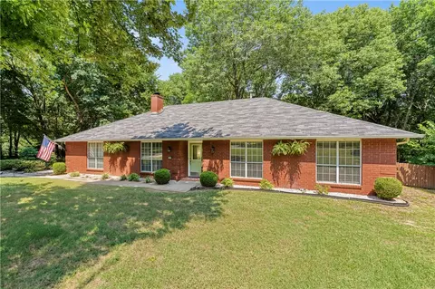 2370 E Kantz Cv, Fayetteville, AR 72703